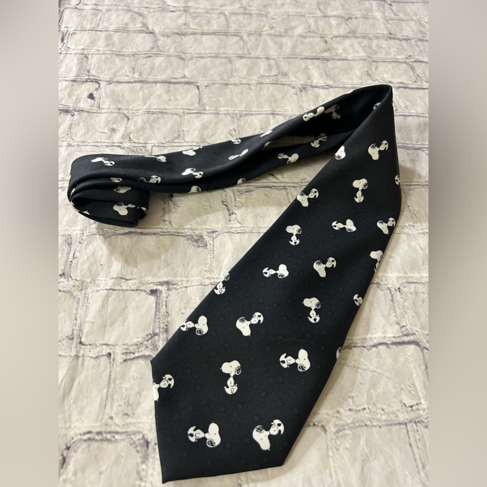 PICASSO HAND MADE BLACK WITH WHITE SNOPPY NOVELTY TIE - Picture 2 of 7